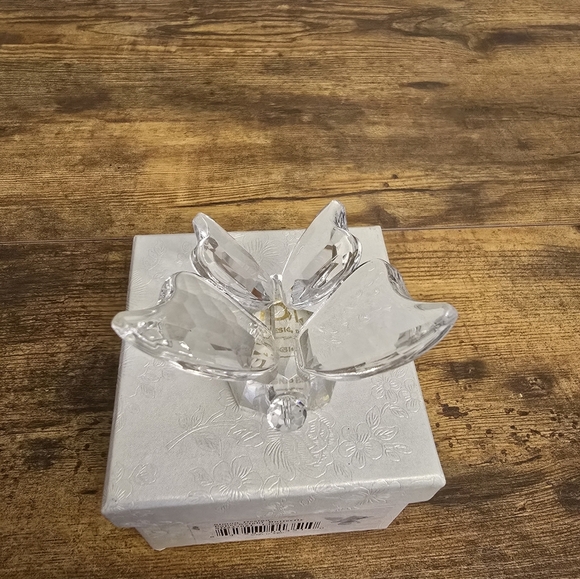 Simon Design Clear Butterfly Paperweight With Box - Picture 2 of 9